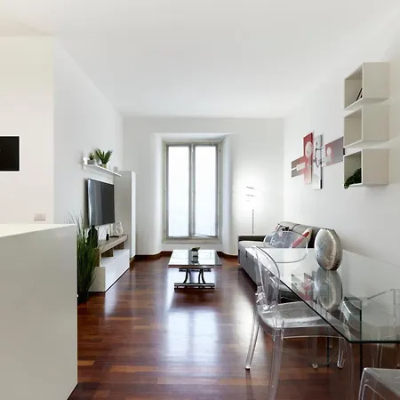 Cadorna Cityview Flat - Strategic Position In The Middle Of The Square-2